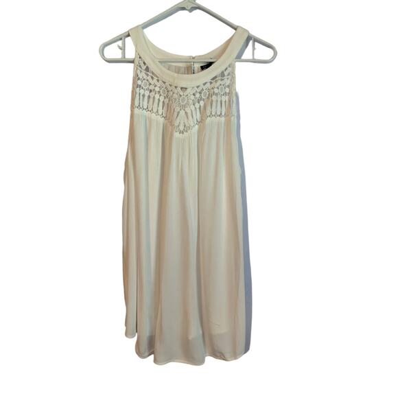 Torrid NWT Women's 2X 18-20 White Sleeveless Crinkle Rayon Solid Top - Picture 1 of 6